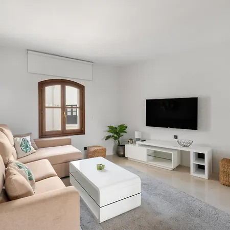 Stylish Refurbished 2 Bed In The Heart Of Puerto Banus * ماربيا