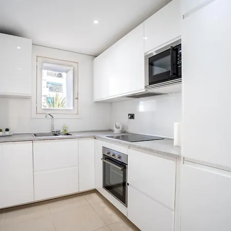 Stylish Refurbished 2 Bed In The Heart Of Puerto Banús