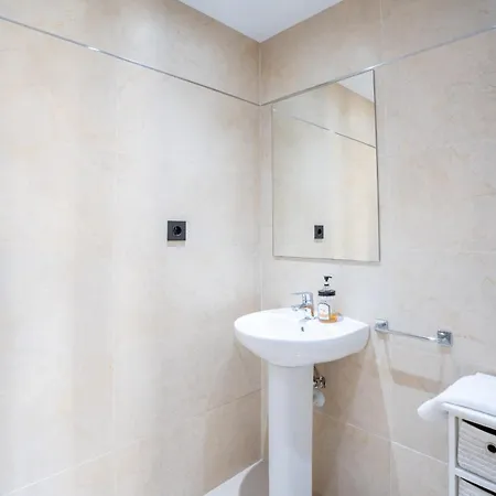 Stylish Refurbished 2 Bed In The Heart Of Puerto Banús Apartamento