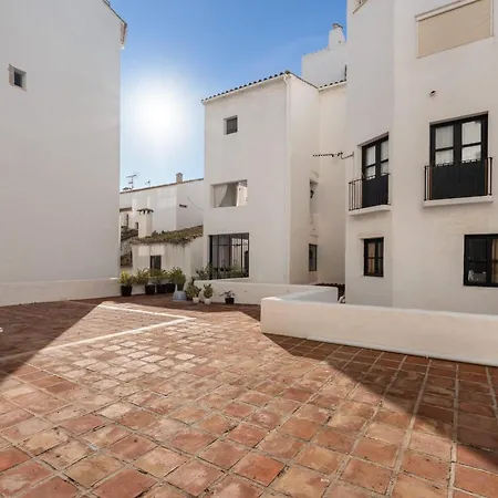Stylish Refurbished 2 Bed In The Heart Of Puerto Banús Apartamento Marbella