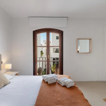 Stylish Refurbished 2 Bed In The Heart Of Puerto Banus
