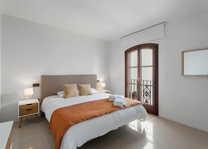 Stylish Refurbished 2 Bed In The Heart Of Puerto Banus Appartamento