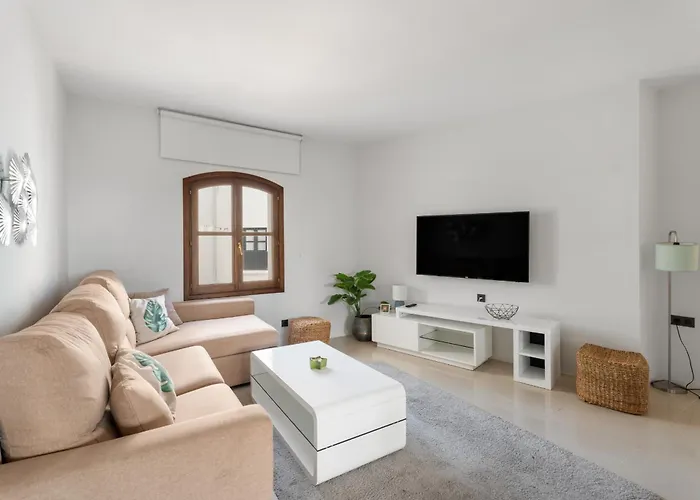 Stylish Refurbished 2 Bed In The Heart Of Puerto Banus * Marbella