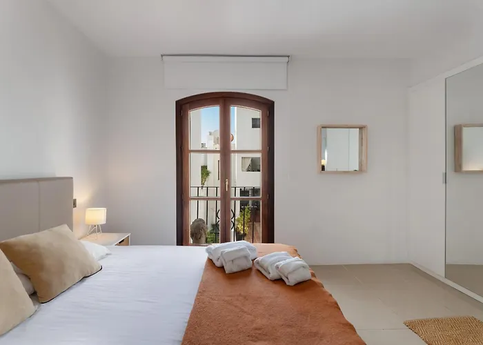 Stylish Refurbished 2 Bed In The Heart Of Puerto Banus
