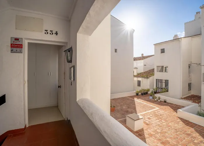 Stylish Refurbished 2 Bed In The Heart Of Puerto Banus Apartament Marbella