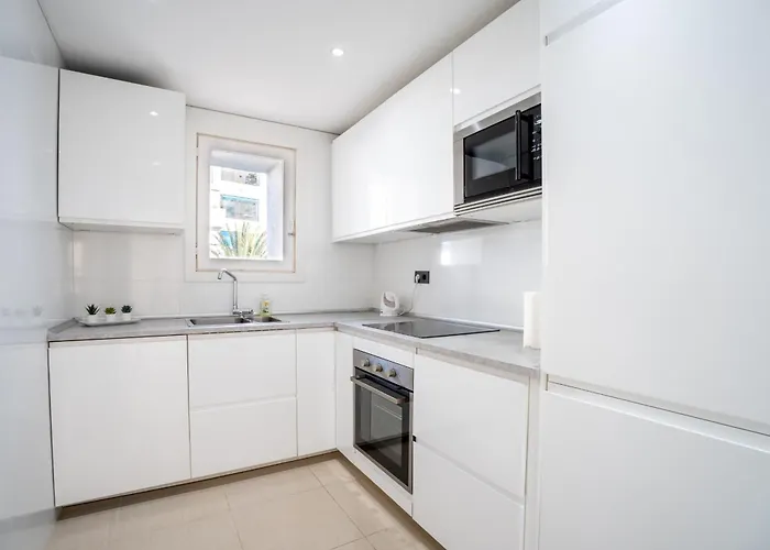 Stylish Refurbished 2 Bed In The Heart Of Puerto Banus