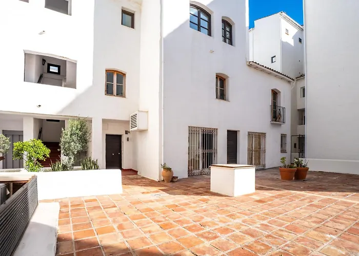 Stylish Refurbished 2 Bed In The Heart Of Puerto Banus *